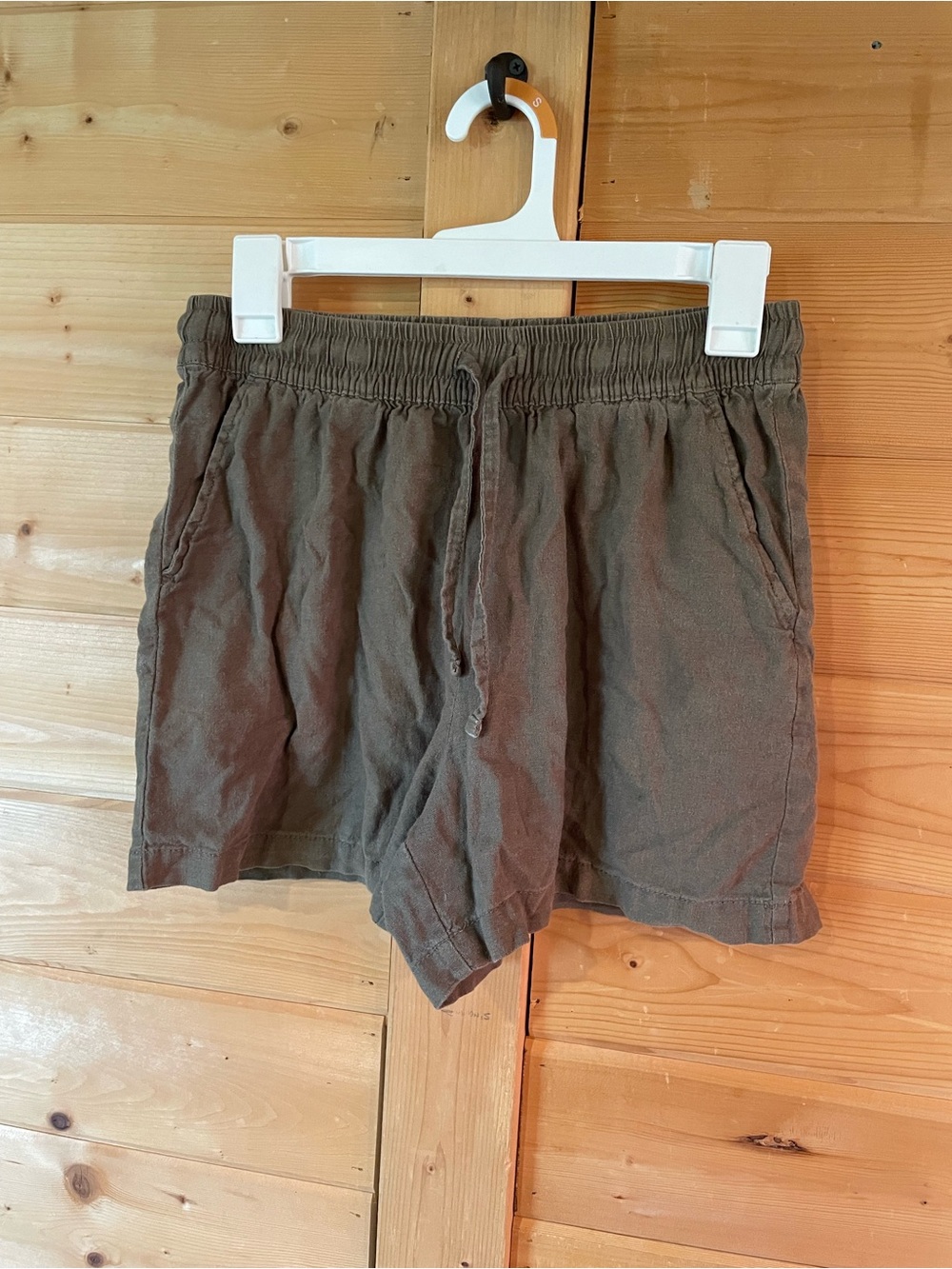 Woman’s Olive Drawstring Linen Shorts
